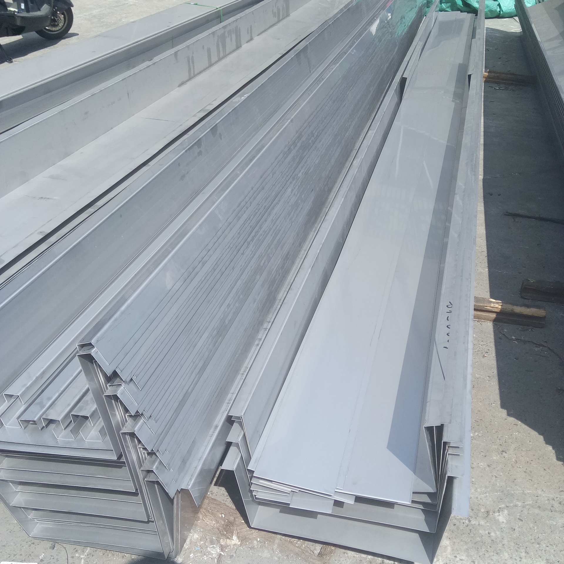 Wuxi 304 Stainless Steel Gutter 316L Stainless Steel Drainage Ditch Rainwater Gutter U-Shaped Groove Bending Processing