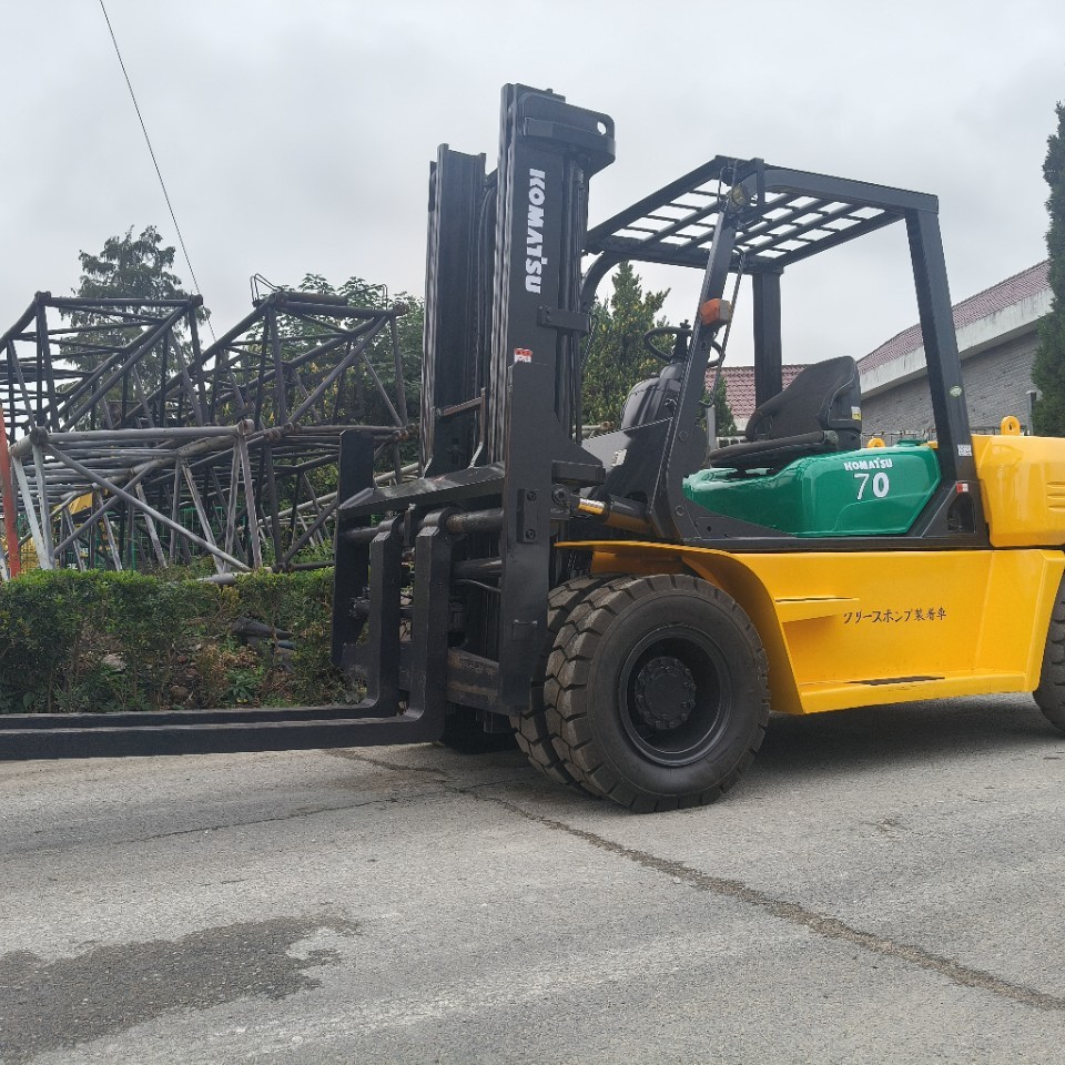 поставка Komatsu 7 тонн погрузчик внутреннего сгорания погрузчик Komatsu 7 тонн дизельный погрузчик