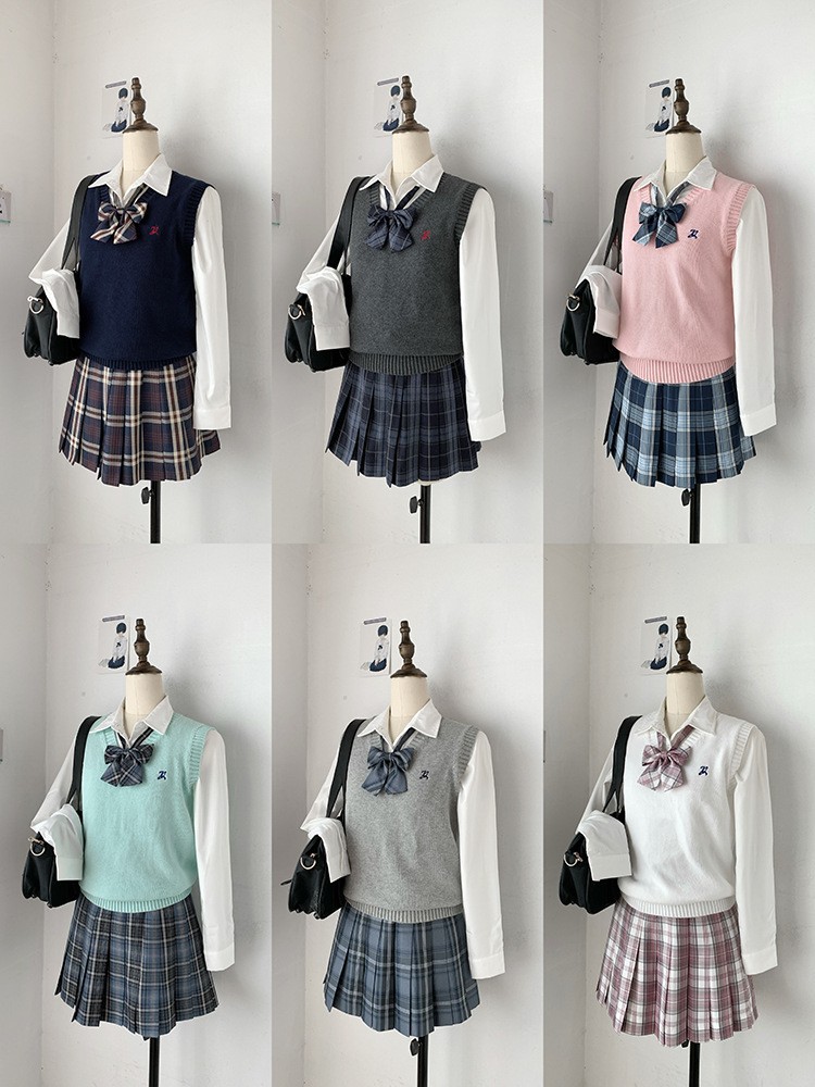 Original JK Uniform Solid Color Vest Sweater Knitted Vest V Collar School for Students in Autumn, Winter and Spring