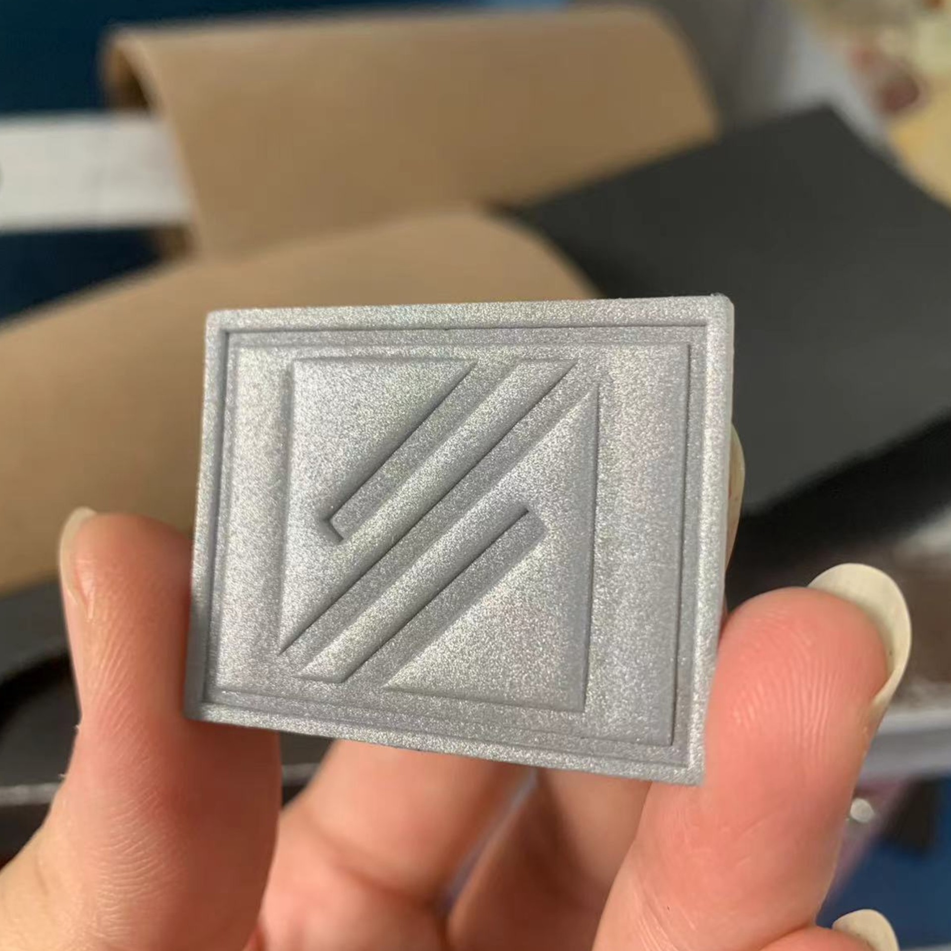 Reflective Material Imitation Leather Pu Printed Logo Reflective Luminous Leather Accessories Luggage Hat Label Pendant Customization