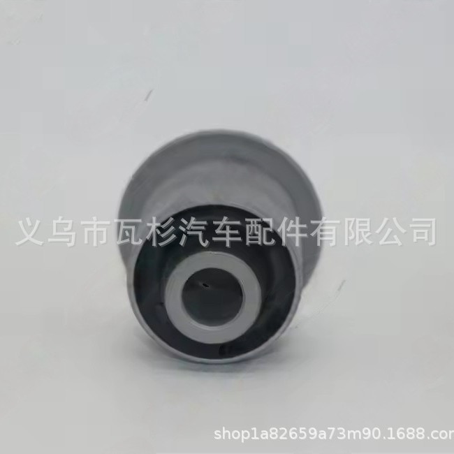 Suitable for Mitsubishi Pajero car suspension rubber bushing MR510417 control arm bushing MR510420