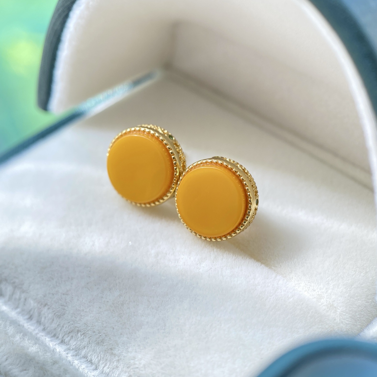 Natural Chicken Oil Yellow Beeswax Round Earrings S925 Sterling Silver Genuine Round Niche High-End Earrings Can Be Certified