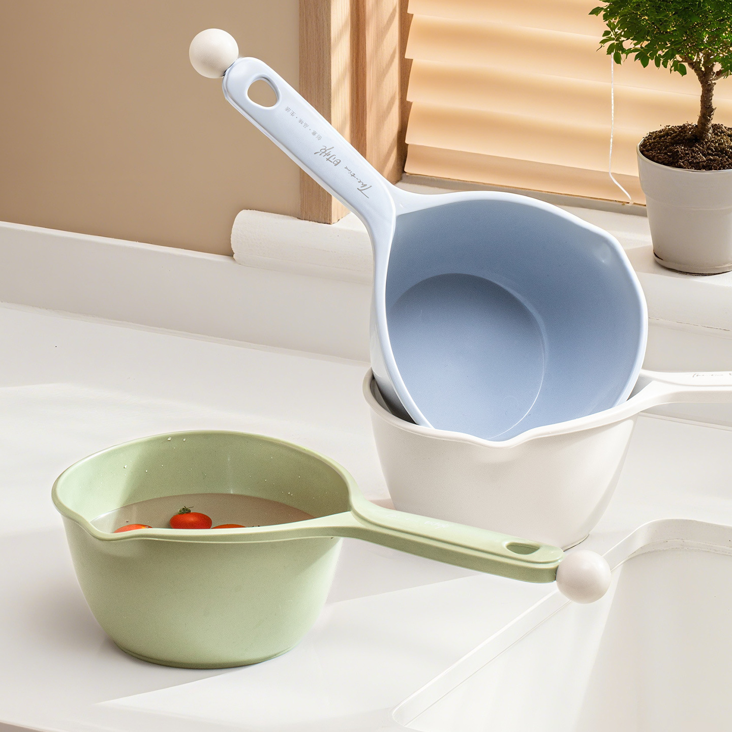 ✅ Thickened Plastic Water Ladle for Home Kitchen, High-Value Light Luxury Drifting Scoop, Children's Shampoo Scoop, Watering Ladle