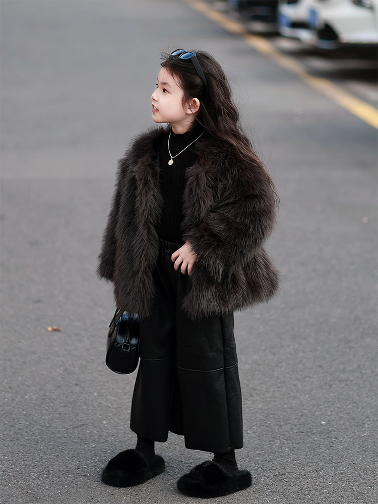 Girls Fur Outwear 2025 New Korean Imitation Fox Fur Outwear Baby Girl Winter Warm Top Daughter Style