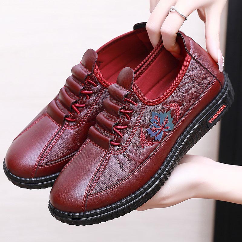 Обувь из старого Пекина для женщин, большие размеры, мягкая подошва, новые 2025 года, удобные туфли для бабушек, легкие