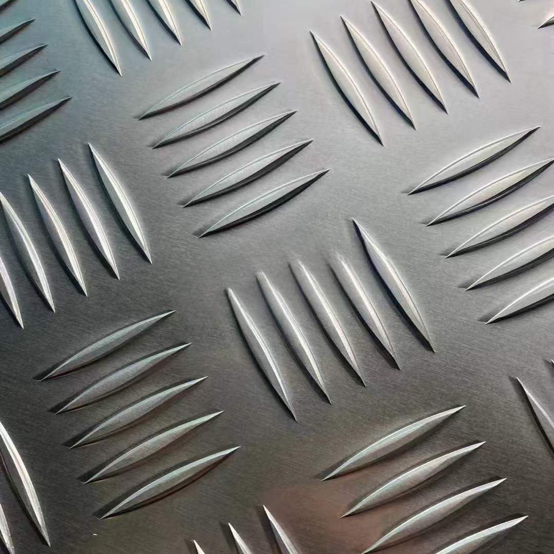 Алюминиевая пластина/рулон с противоскользящим рисунком в виде пяти ребер, может быть обработана для розничной продажи