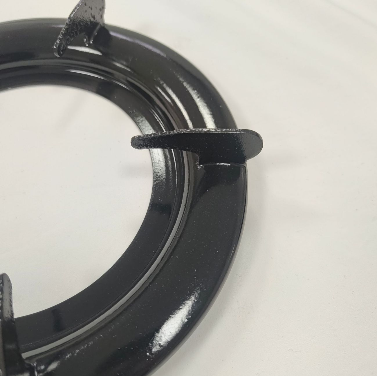 Gas stove accessories enamel hob holder pot holder non-slip liquefied gas/gas stove round conjoined black bracket stove holder