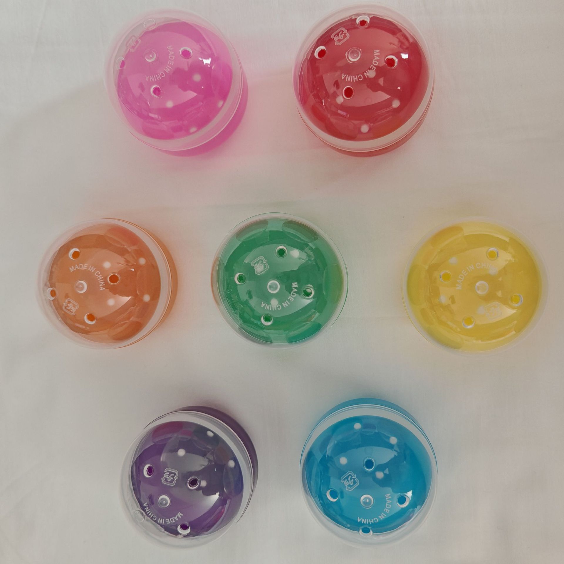 62x 67mm flat-bottomed toy twist eggshell manufacturers directly supply a variety of colors to choose from for doll machines, etc.