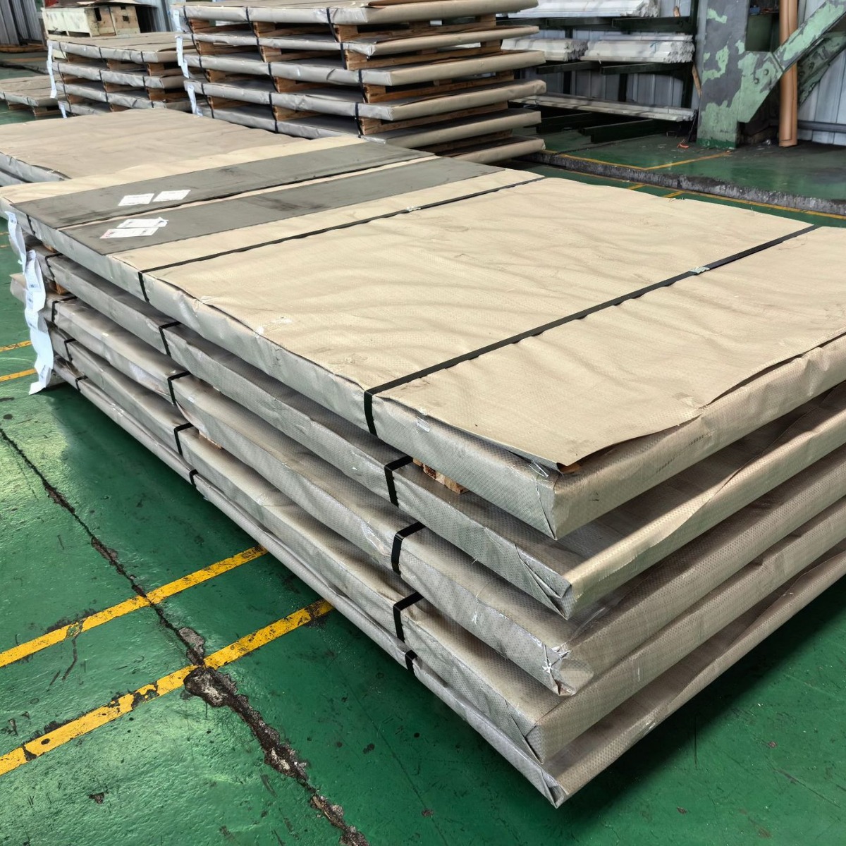 Q235B Hot-Rolled Medium-Thick Plate Ss400 Carbon Steel Plate General Plate Low Alloy Steel Plate Wear Plate Nm400 4-50mm
