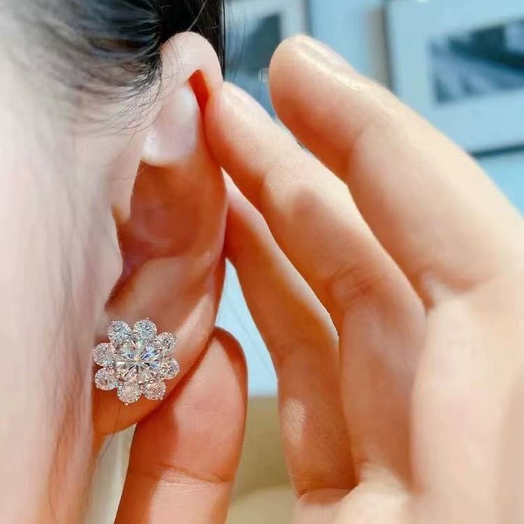 Platinum Pt950 Inlaid with Cultivated Diamonds 30 Points Sunflower Diamond Earrings Valentine's Day Gift for Girlfriend Earrings
