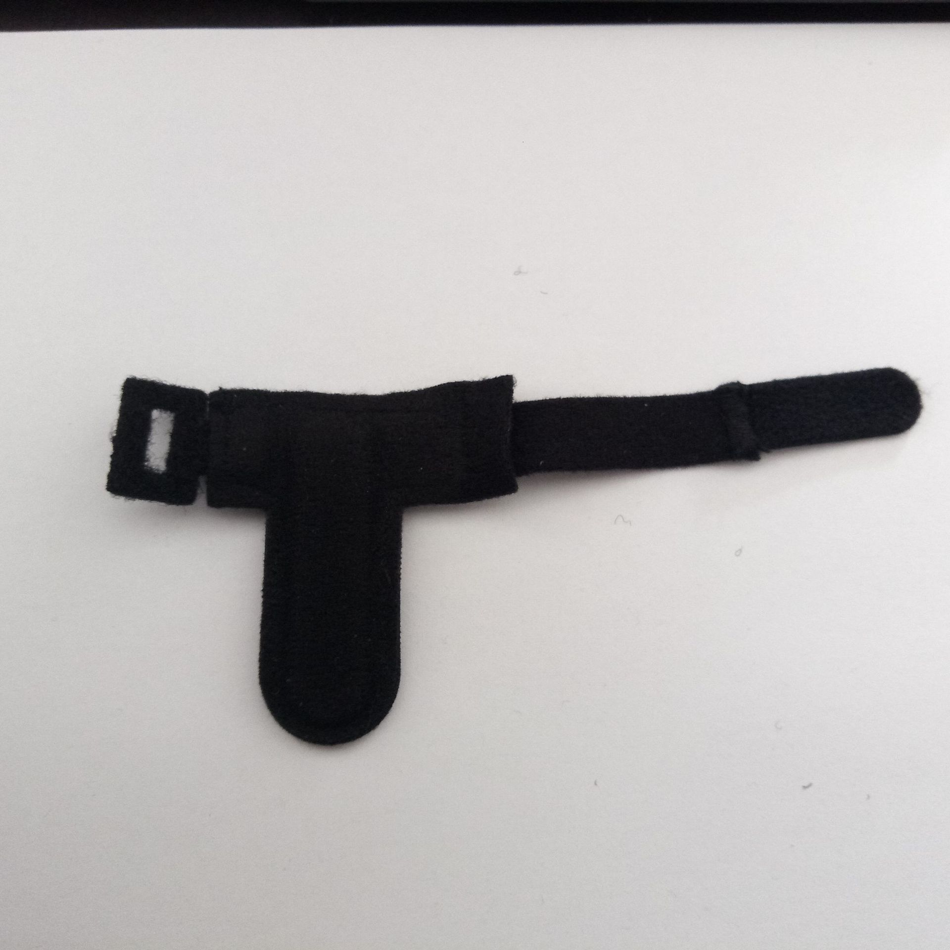 Finger splint straightens and bends, locks both hands, tendon locking and releasing finger sleeve