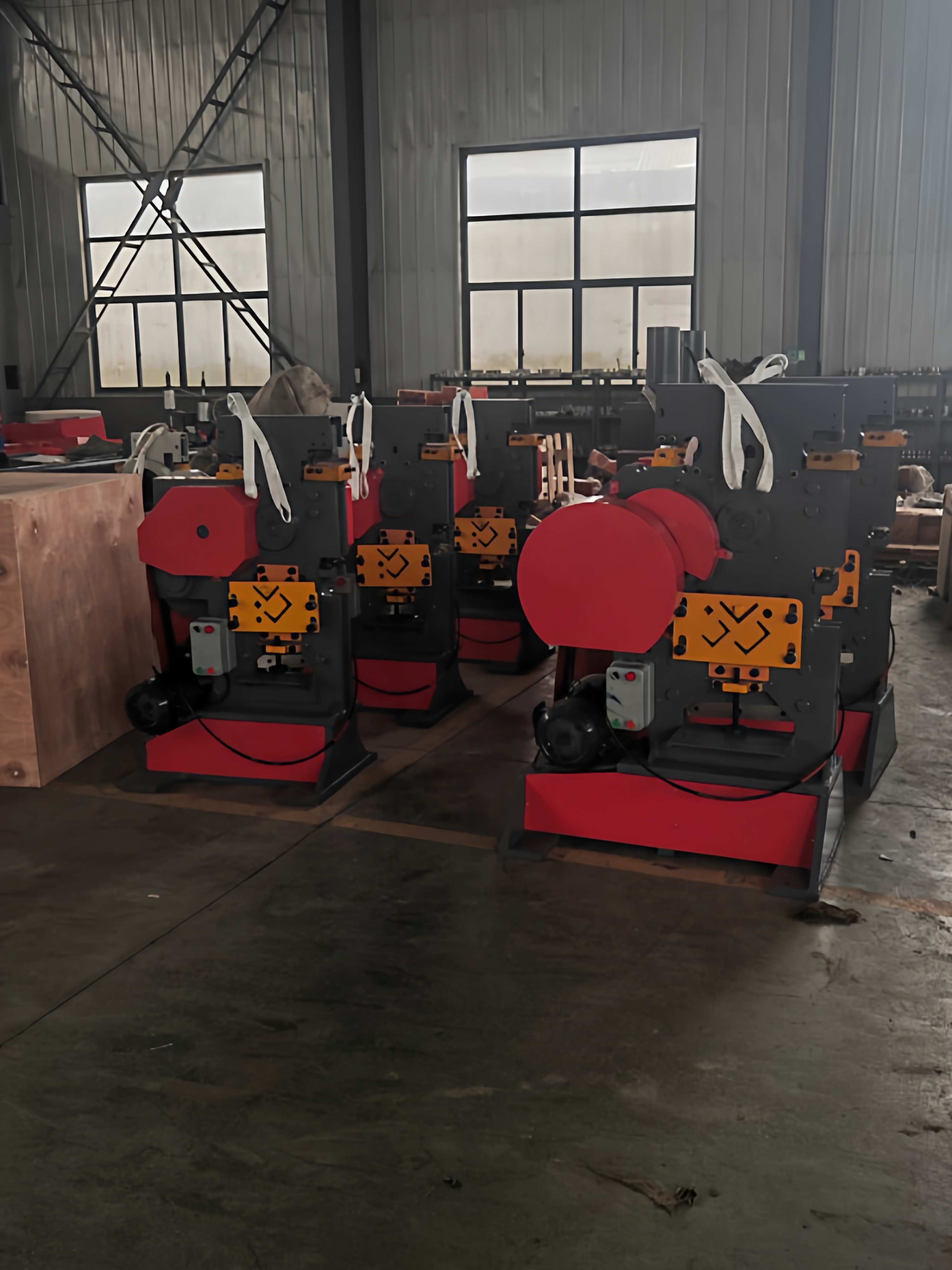 Multifunctional Punching and Shearing Machine for Angle Iron, Channel Steel, and Flat Iron; Punching and Cutting Machine; Integrated Hydraulic Punching and Cutting Machine