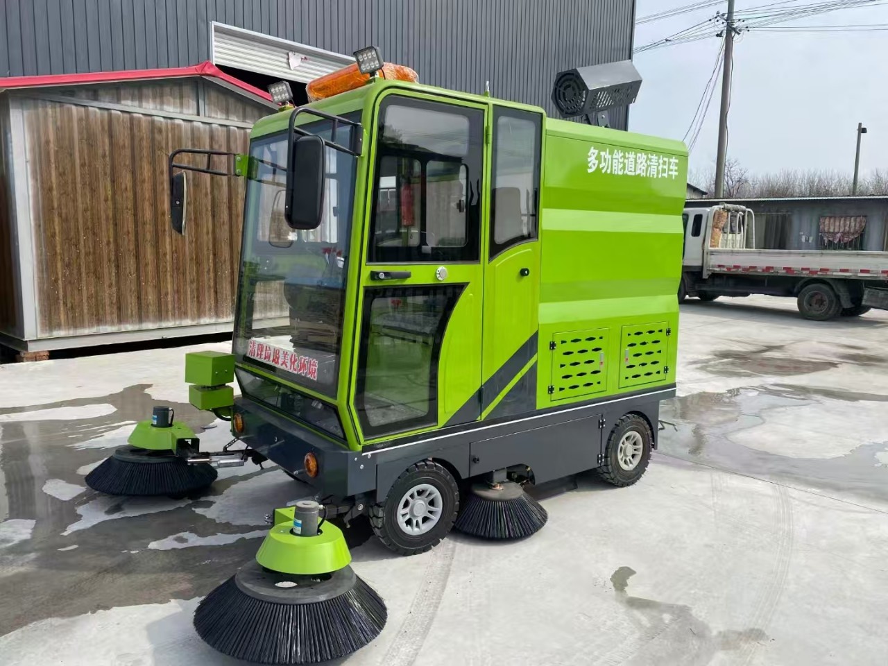 Small Electric Three-Wheel Sprinkler Truck Engineering Three-Wheel Sprinkler Truck Landscaping Three-Wheel Fog Cannon Sprinkler Truck Sweeper