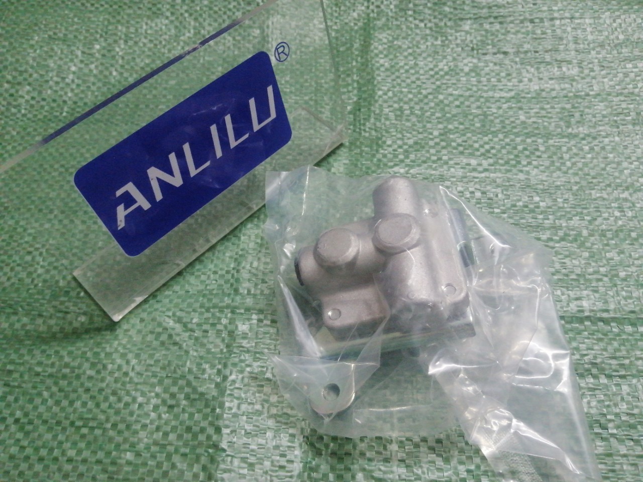 31490-0K010 прямая продажа подходит для Toyota тормозной пропорциональный клапан 31490-0K010