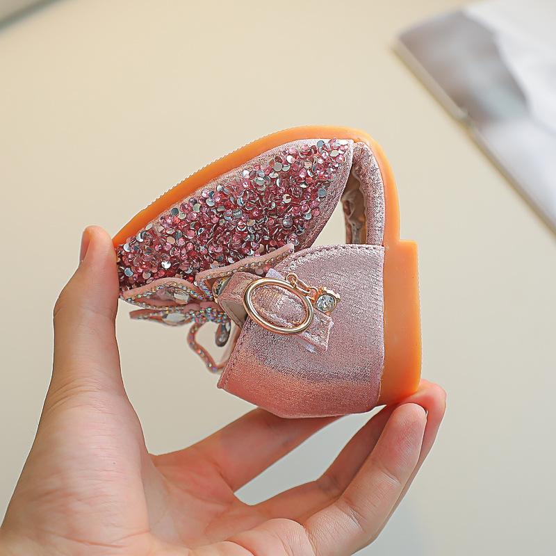Girls Princess Shoes 2025 Summer New Fashion Soft Sole Crystal Diamond Bow Sandals Baby Style Small Leather Shoes