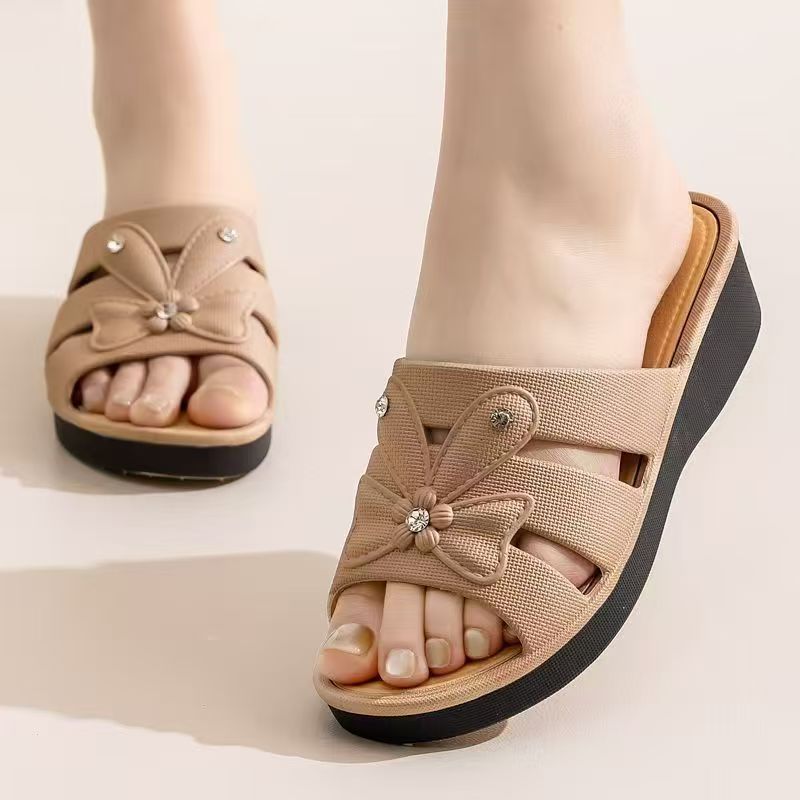 Women's Slippers for Summer Outer Wear, Fashionable Flat Heels, Non-Slip, Wear-Resistant, Thick Soles, Comfortable and Versatile, Middle-Aged Mothers' Slippers
