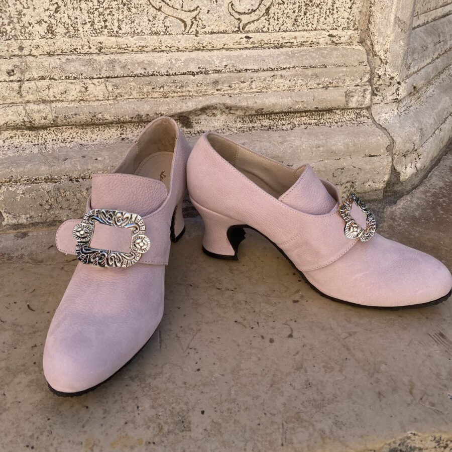 Amazon Independent Station Cross-Border Export New European and American Retro 18 Medieval Renaissance Halloween Women's Shoes