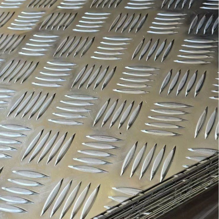 Five-Rib Pointer-Type Anti-Skid Pattern Aluminum Plate/Aluminum Roll Cold Storage Elevator Can Be Processed for Retail Sale