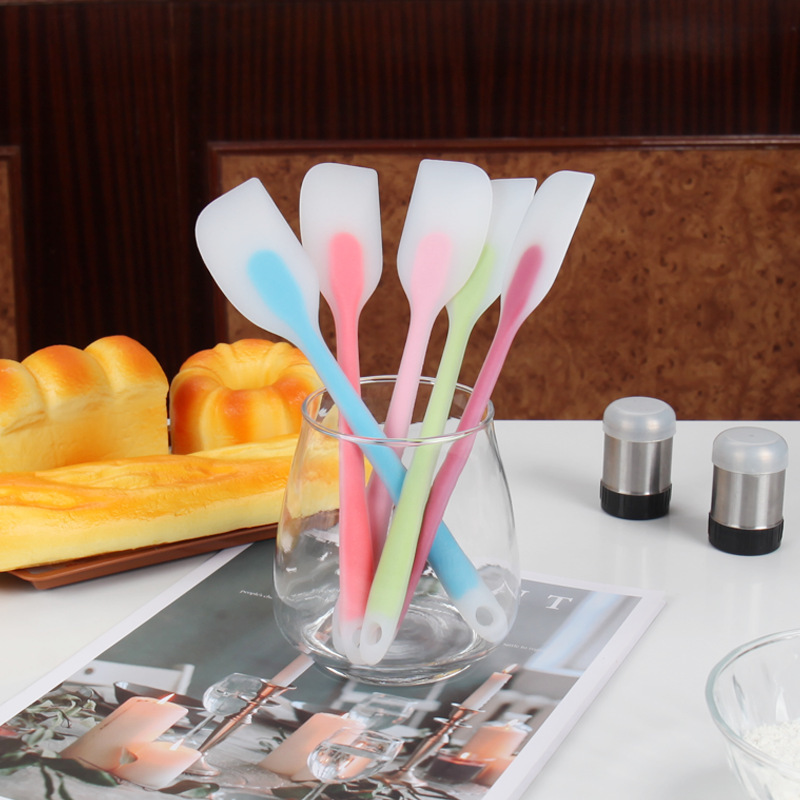 Factory in stock integrated semi-permeable silicone scraper baking scraper cake spatula cream scraping knife baking tools