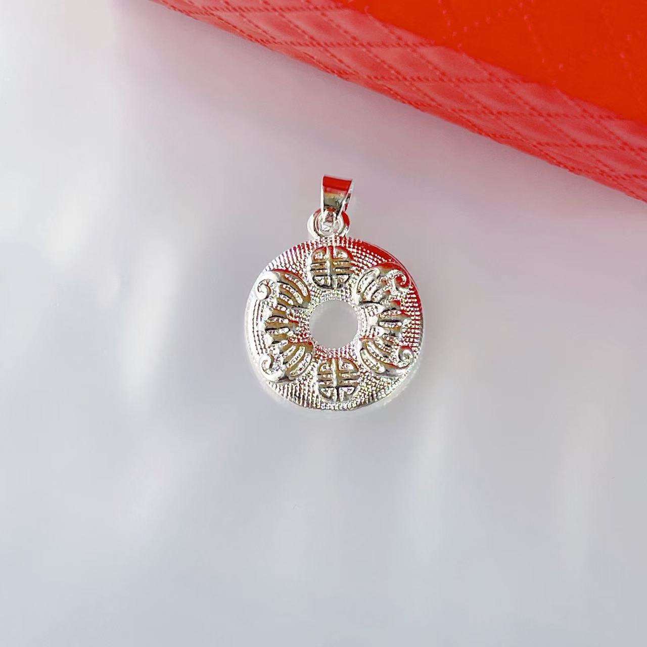 High Imitation Silver Plated Necklace Pendant Safety Buckle Pendant Fashion Jewelry Pendant Necklace Jewelry