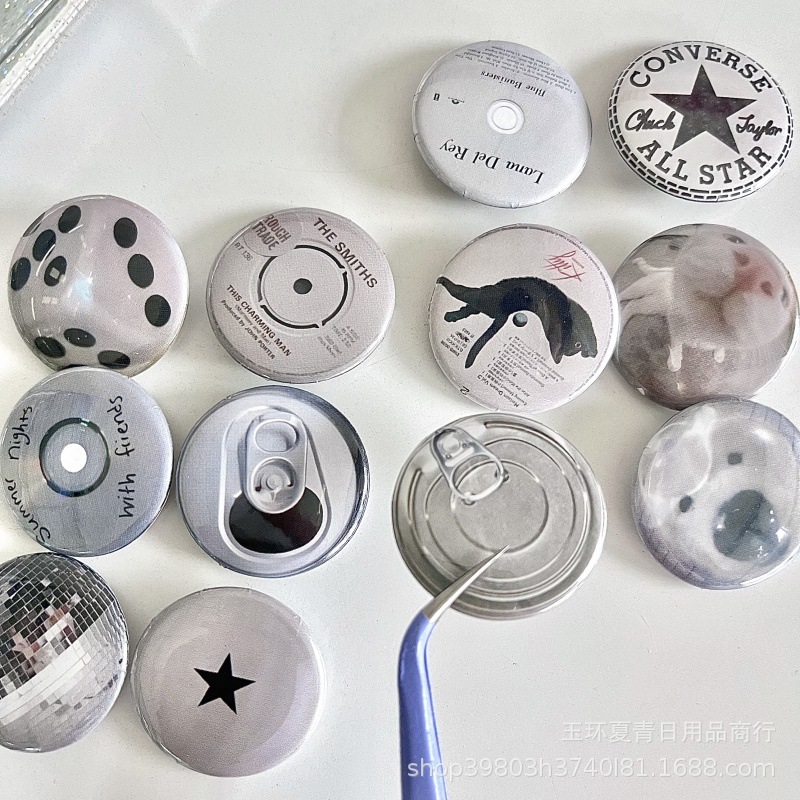 High-value Japanese abstract pop can small yum hand book decoration 25mm mini hand account yum cute badge