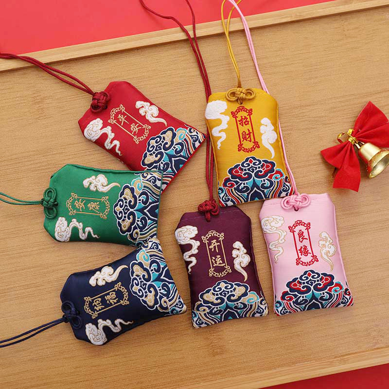 Wholesale Hanging Neck Chinese Embroidery Prayer Bag Small Purse Brocade Sachet Amulet Lucky Bag Guard Sachet Empty Bag