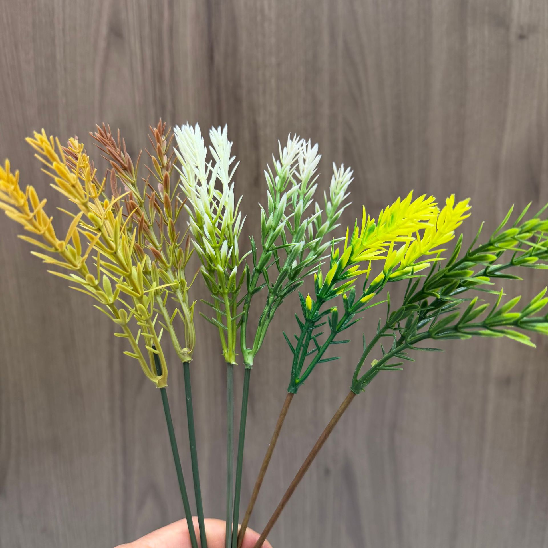 Cross-Border Supply of Eucalyptus Aquatic Plants, Flowers, Branches and Leaves, Plastic Flowers, Wholesale and Direct Sales