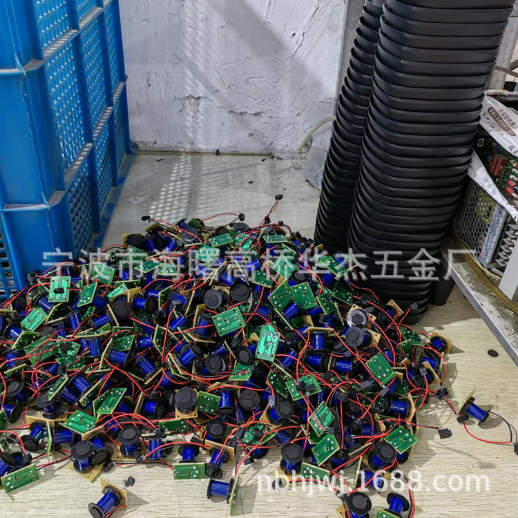 New charging intelligent left and right swing swing mobile phone step counting Ping An WeChat motion brush step automatic swing step count