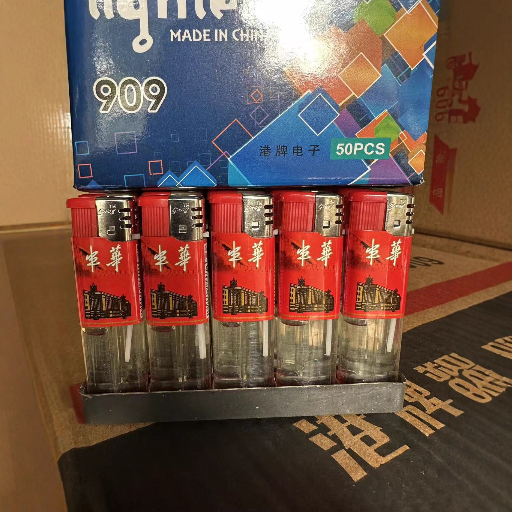 Новая зажигалка с открытым пламенем от Гонконга, производители продают одноразовые полупакетные зажигалки