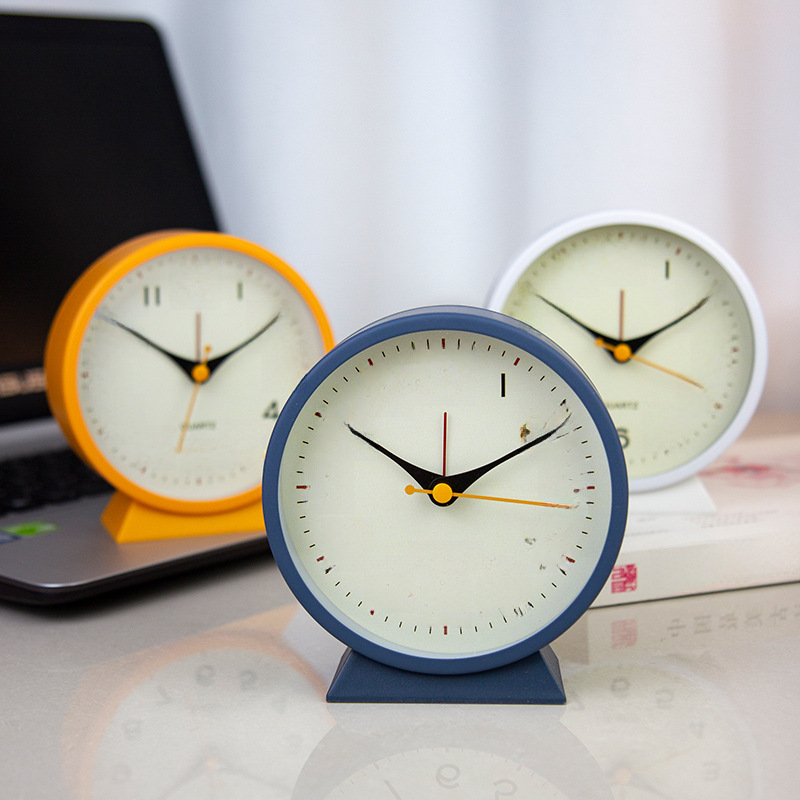 Simple Metal Small Alarm Clock Creative Bedside Luminous Desk Clock for Boys and Girls Desktop Mute Student Bedroom Clock