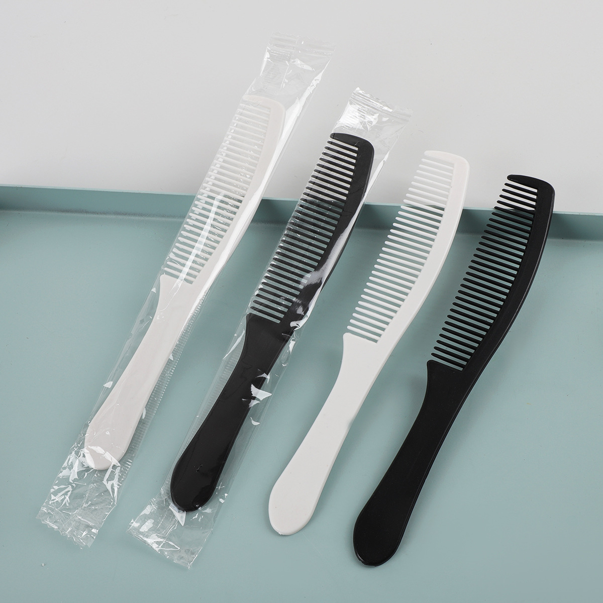Star Hotel Homestay Hotel Room Special Disposable Comb Black and White Thickened Strong Travel Portable Wholesale