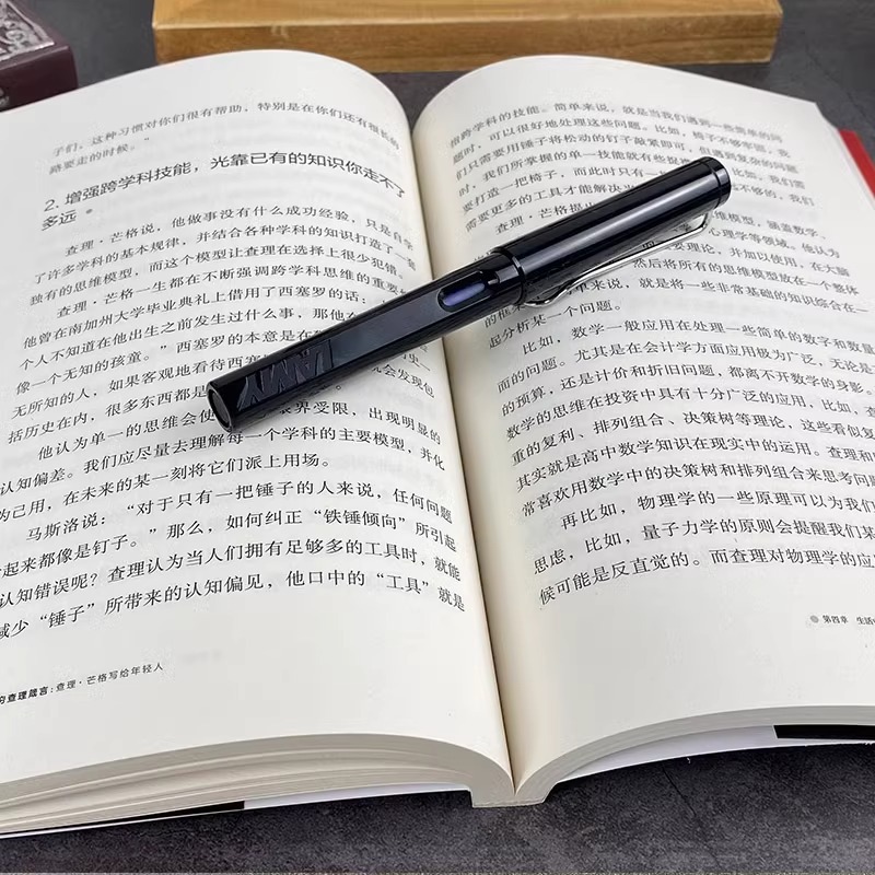 Poor Charlie's Proverbs Charlie Munger's Treasure Book of Wisdom Proverbs for Young People Financial Investment Books