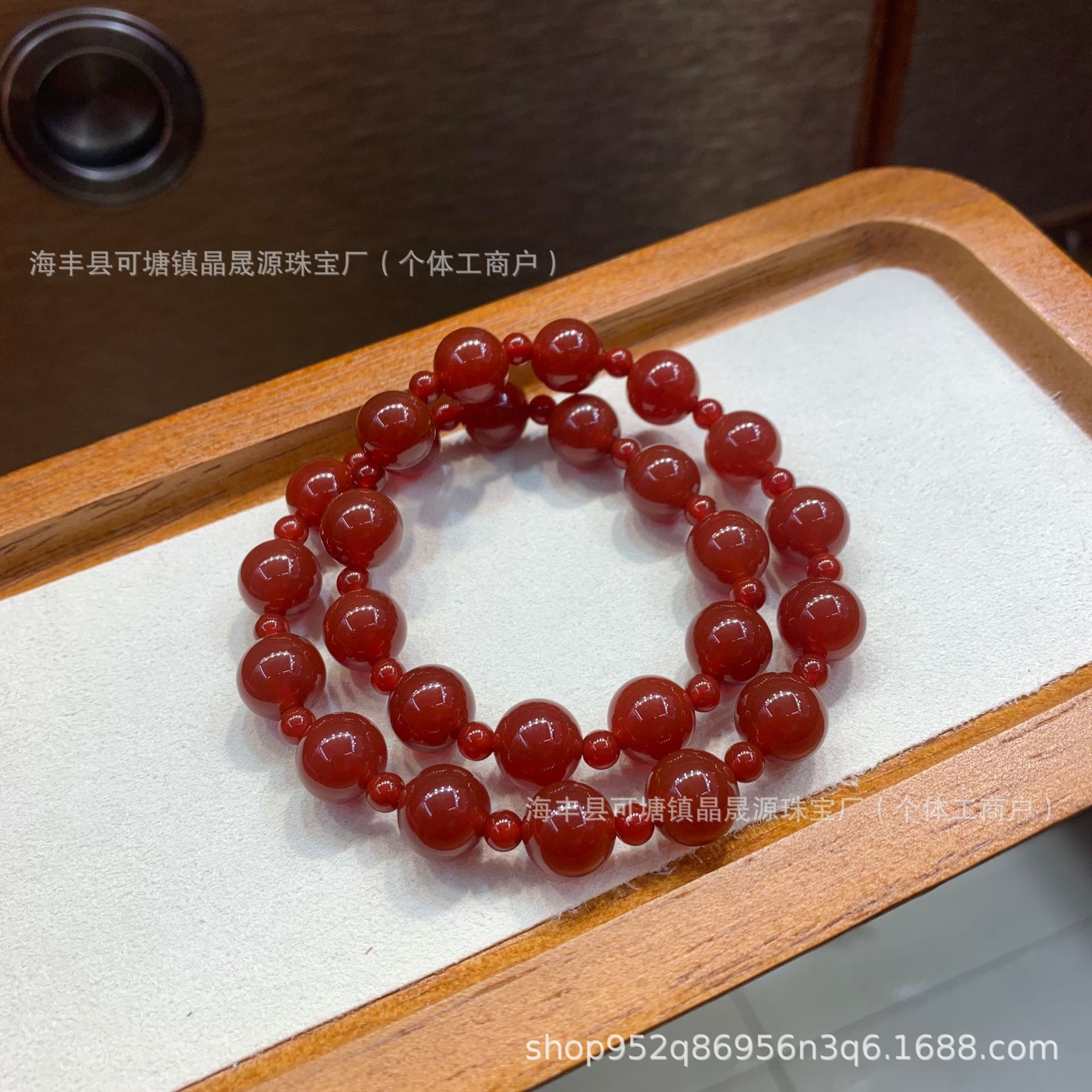 Let Me Shine: Xu Yan Zhao Lusi's Same Style Natural Red Agate Bracelet, Light Luxury Fashion Stackable Women's Bracelet, Live Broadcast Version