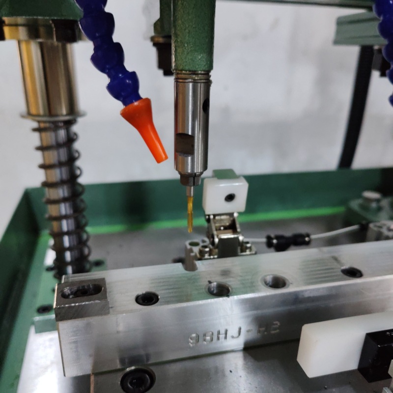 Multi-Head Multi-Axis Tapping Machine Swing Arm Adjustable Tapping Machine Vertical Multi-Axis Servo Automatic Tapping Machine Aluminum Tapping Machine