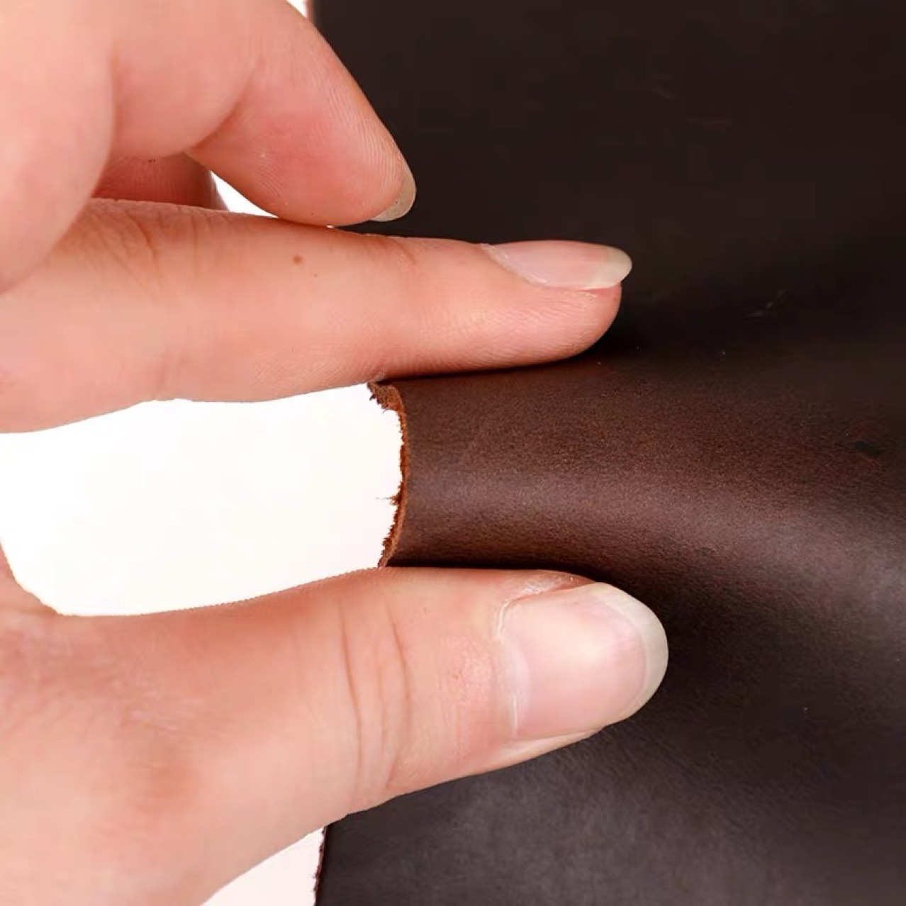 Genuine Layer Cowhide Yellow Cow Crazy Horse Leather Vintage Style Oil-impregnated Leather Color-changing Cowhide Oil Wax Leather Bag Leather Material