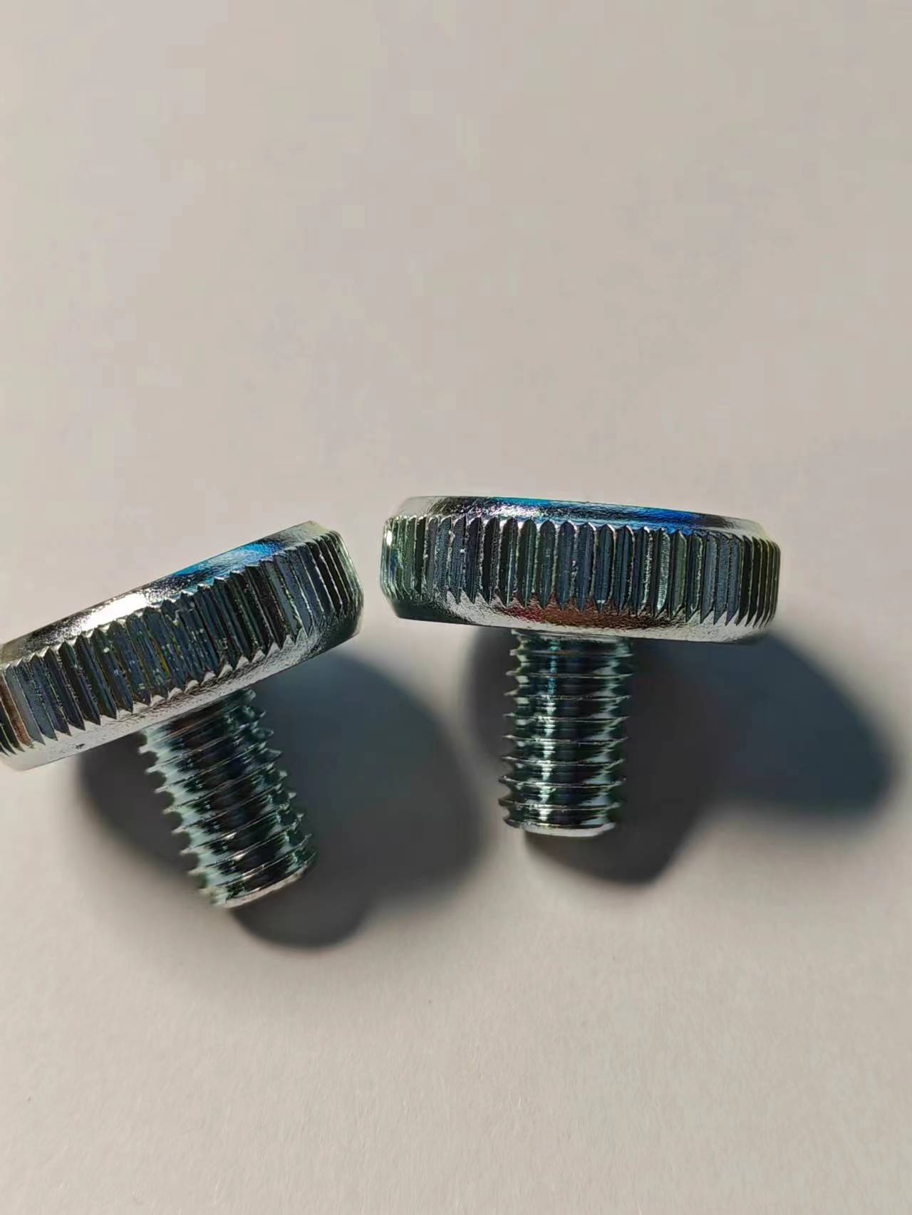Knurled Screws