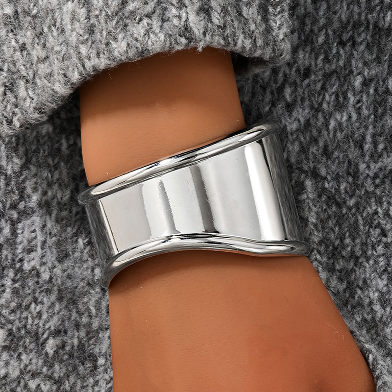 European and American Simple Commuter Jewelry, 1 Piece of Personalized Fashionable Geometric Metal Open Wide-Face Women's Bracelet, Square Shape