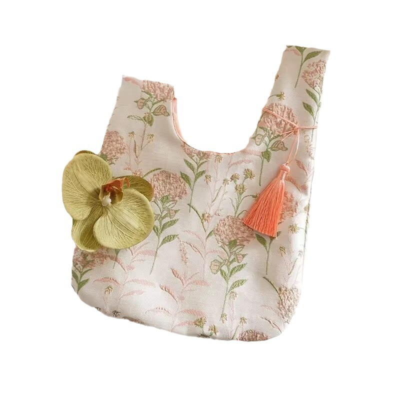 Bridesmaid hand gift new Chinese wrist bag gold silk jacquard tassel wedding festival gift box light luxury storage bag gift box