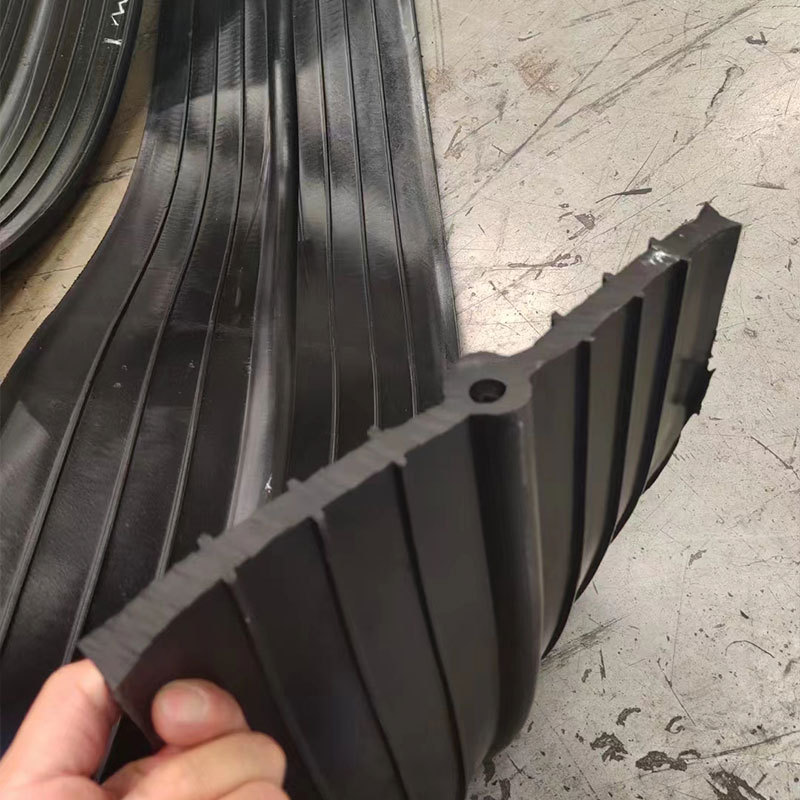 Rubber Water Stopper, Embedded Steel Edge, External Adhesive, Back Adhesive, P-Type Rubber Water Stopper 350*8 Steel Edge Water Stopper
