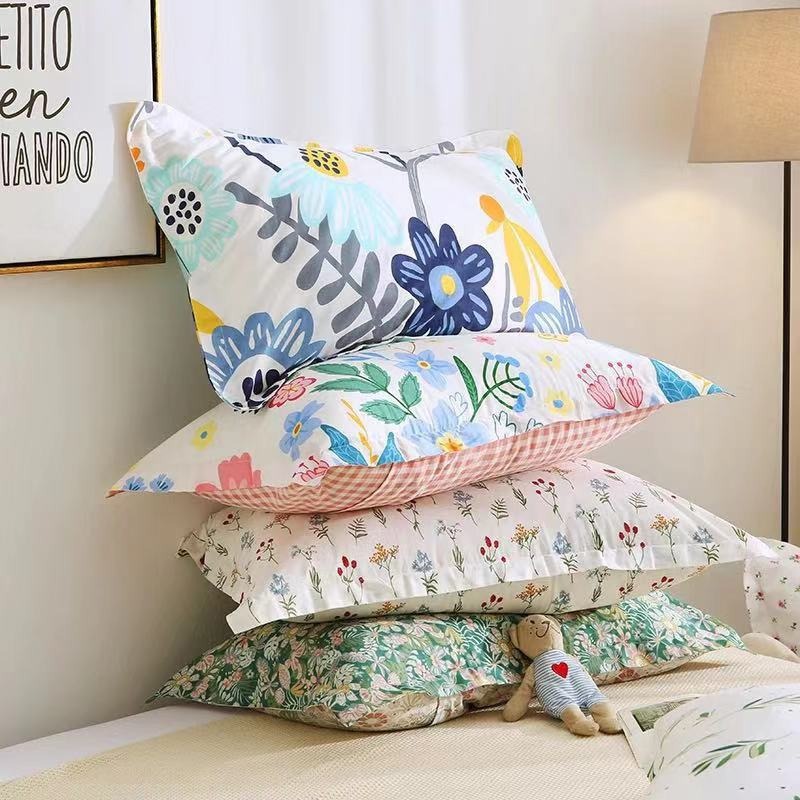 Cross-Border Foreign Trade Specializes in Supplying Pillowcases from Source Manufacturers. One Pair Comes in Random Colors and Can Be Customized in Color and Size Specifications