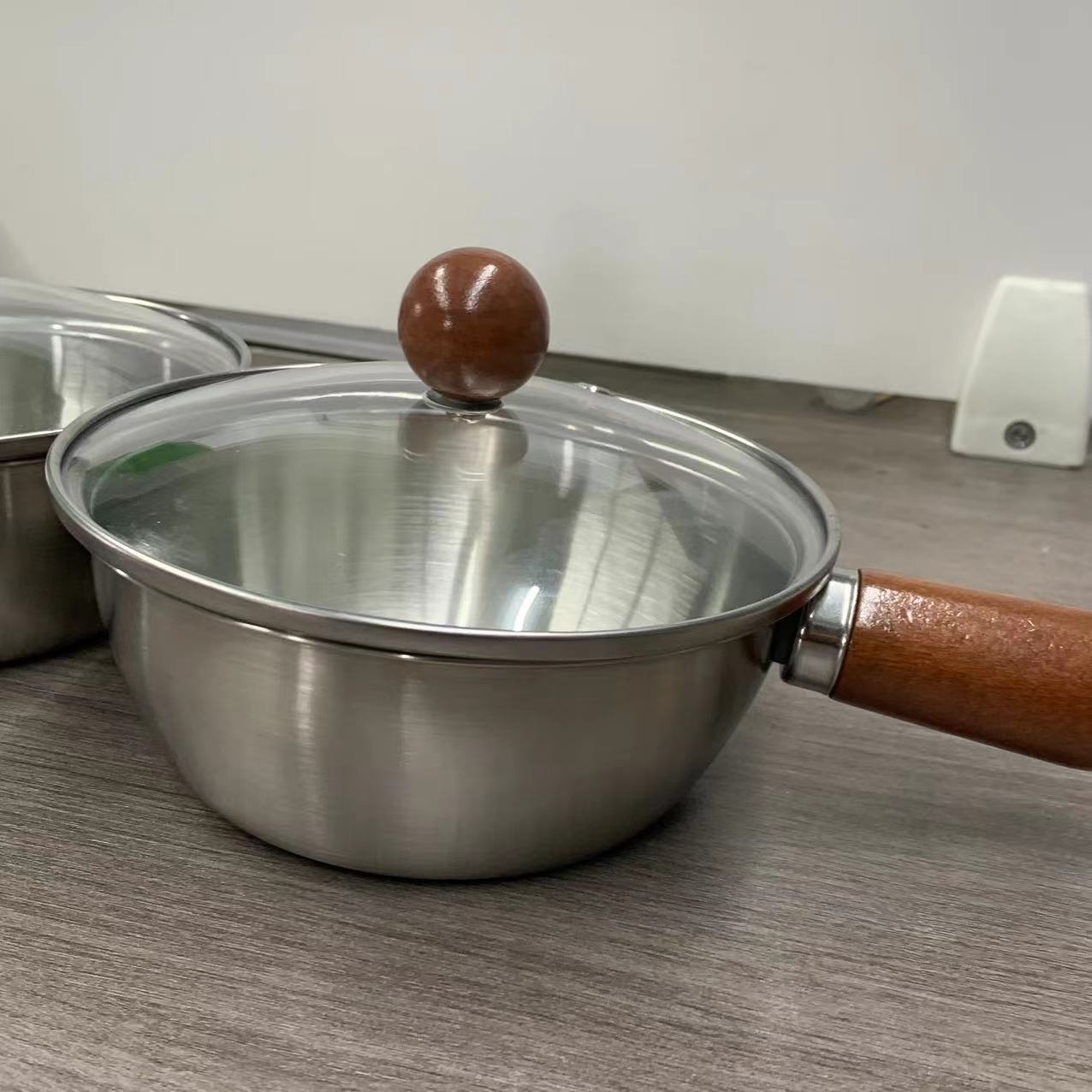 Extra Thick Food Grade Instant Noodle Bowl Hot Oil Pot Salad Bowl Walnut Handle Household High Temperature Resistant