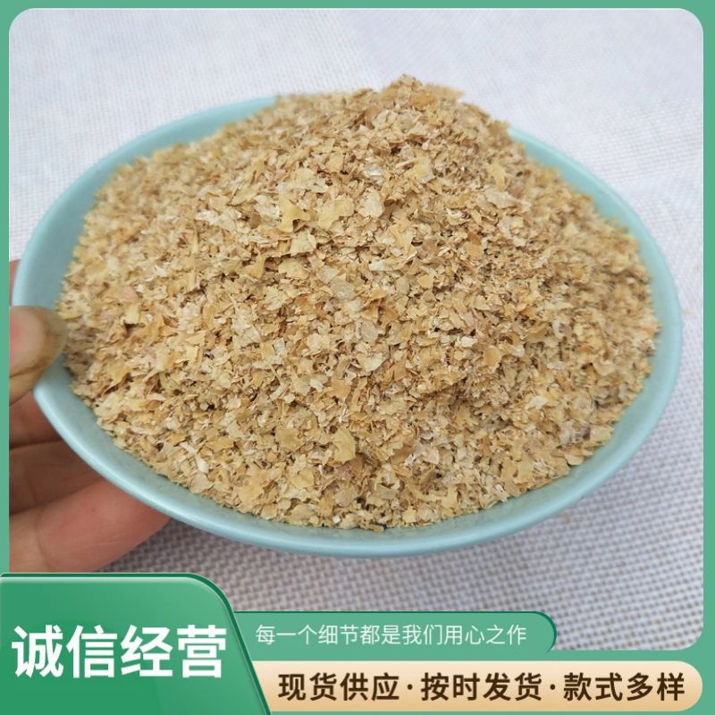 Производитель имеет большое количество готового корма из пшеничных отрубей для скота, сырьё для корма для птицы и пшеничные отруби