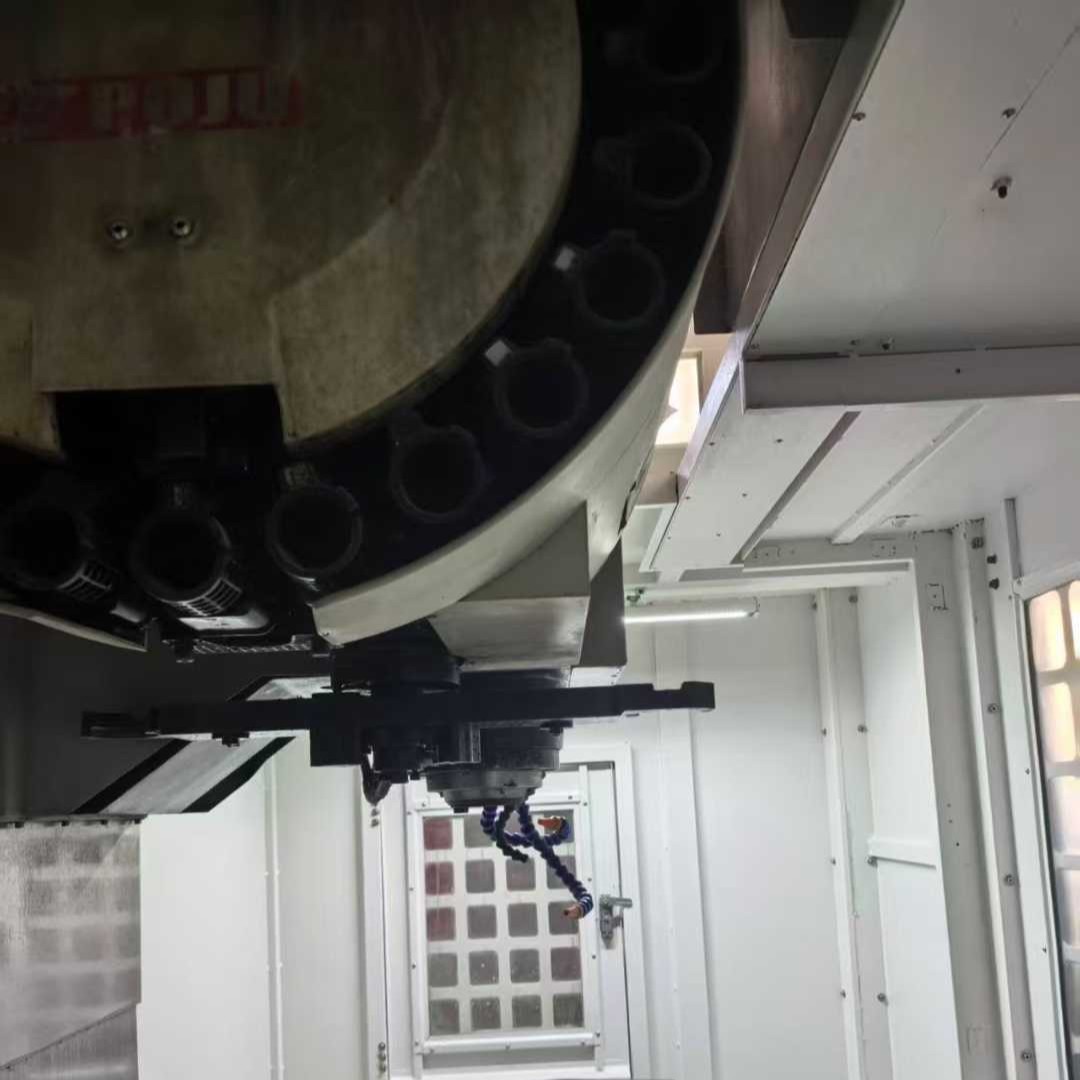 Handle Second-Hand Hd-V8 Vertical Machining Center Main Motor Power 15 in Stock