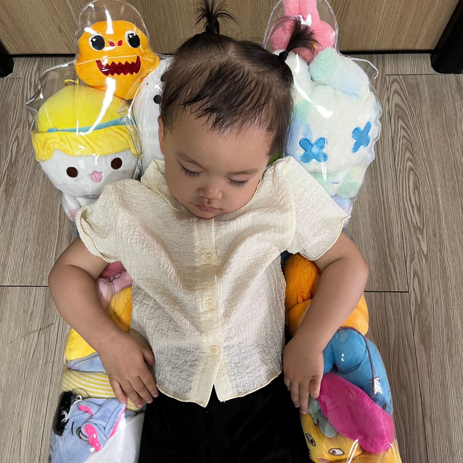 Cross-Border Ready-Made Internet Celebrity Transparent Sofa Doll Storage Doll Popular Doll Special Non-Inflatable Indoor Stool