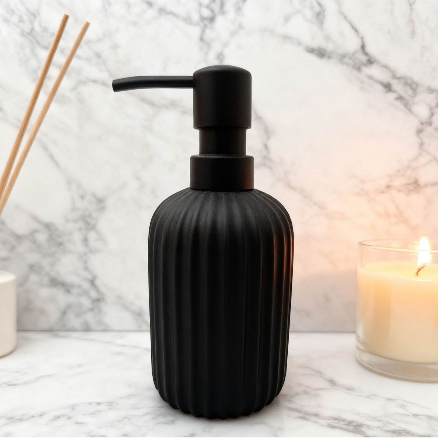 25 Nordic Light Luxury Resin Bathroom Lotion Bottles with High Appearance Value for Hotel and B&B Care