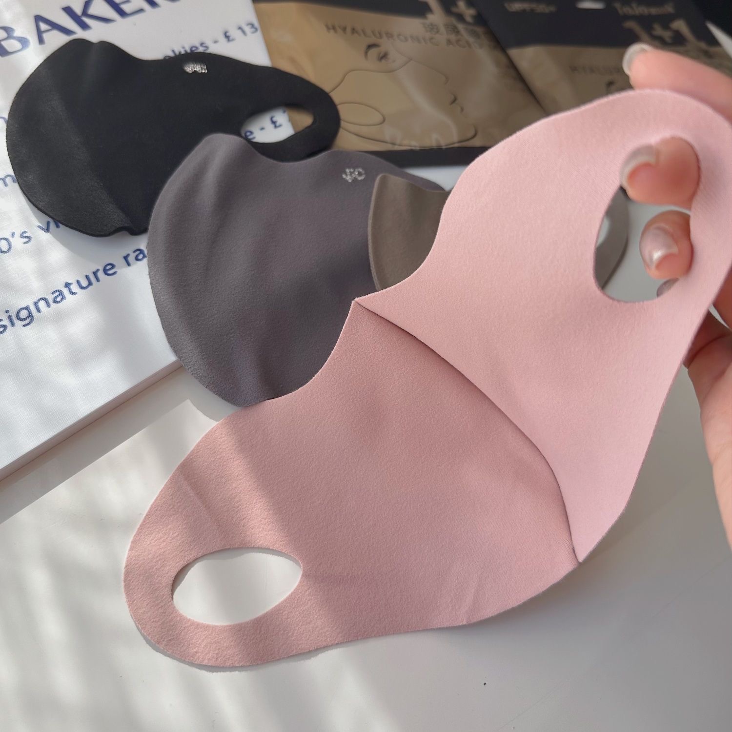 Autumn and winter hyaluronic acid warm mask sunscreen moisturizing lock water anti-drying slow aging washable breathable mask riding