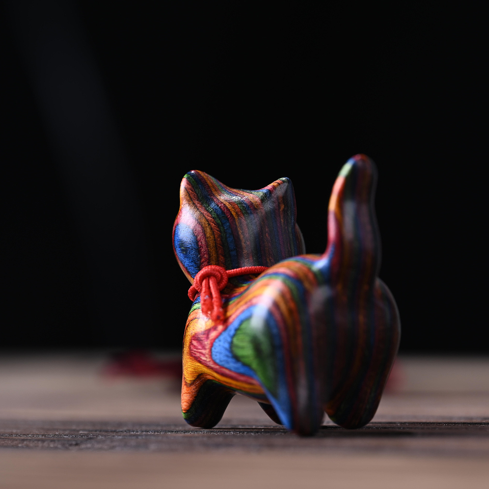 Rainbow Wood Carving Clove Cat Handheld Piece Rainbow Crooked Head Kitten Mini Desktop Ornaments Crafts Home Creative