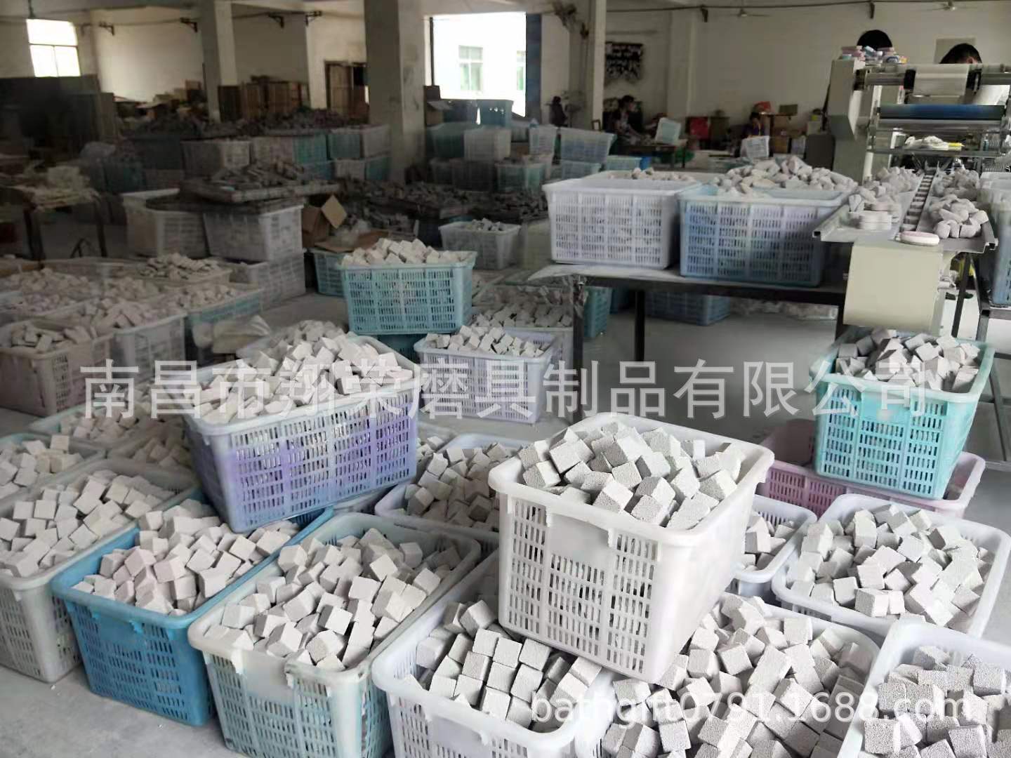 Square Small Plum Blossom Pet Teething Stone, Essential for Hamsters, Various Styles Available, Can Be Sourced from the Factory, Samples Available