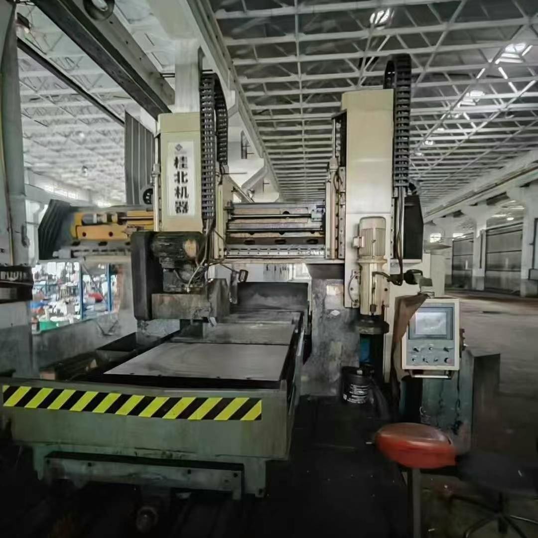 Продается шлифовальный станок для направляющих портального типа Guilin North Gm-Kd4012A, длина стола 4м в наличии