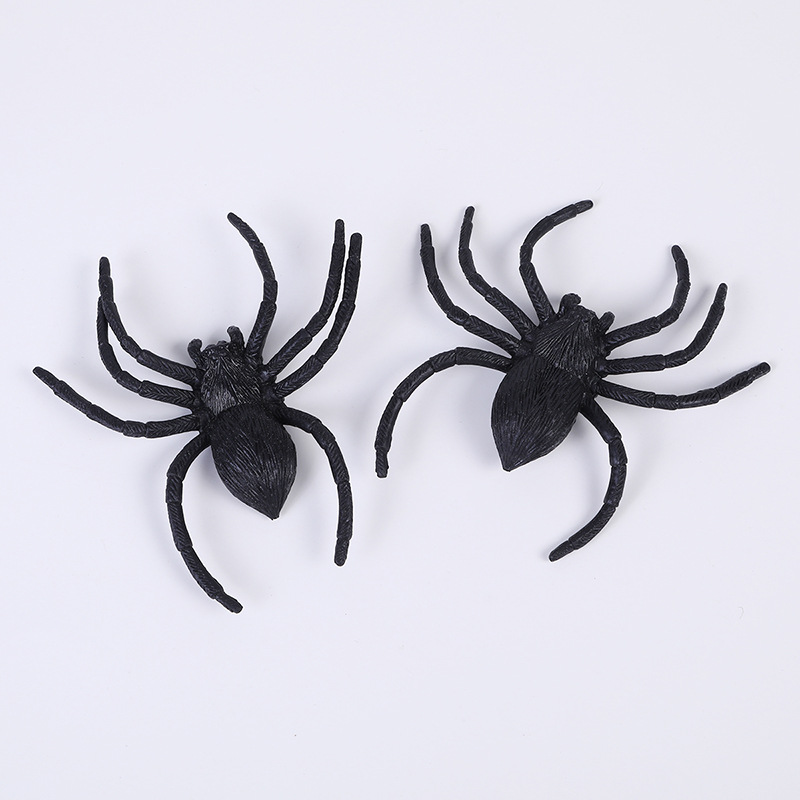 A Variety of Fake Spiders, Halloween Black Plastic Spider Webs, April Fool's Day Spoof Dolls, Simulated Big Spiders